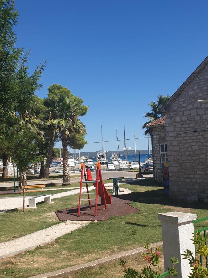 Apartments Martinovic By The Sea Kukljica Exterior photo