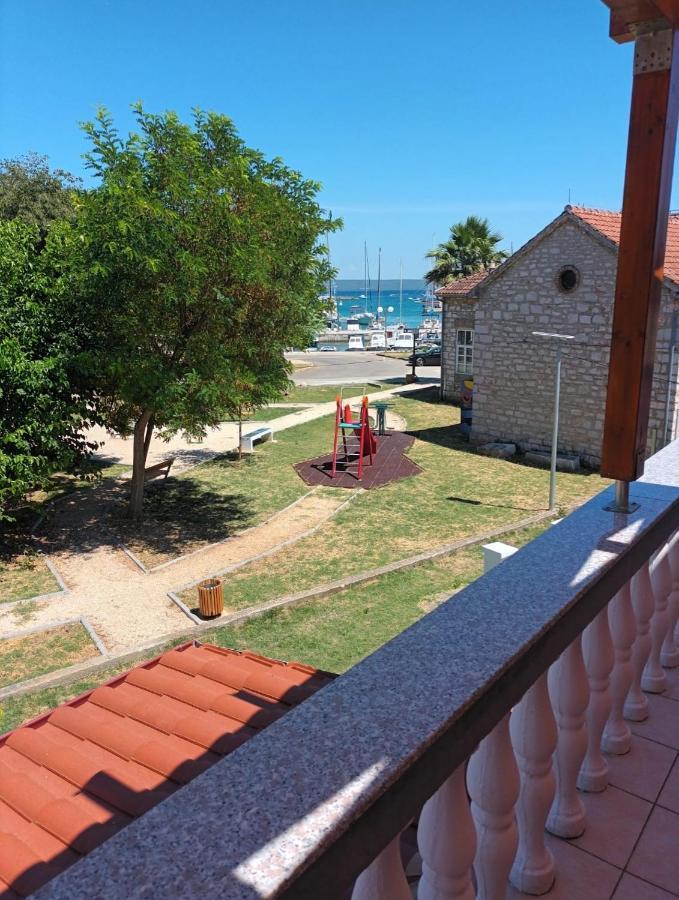 Apartments Martinovic By The Sea Kukljica Exterior photo