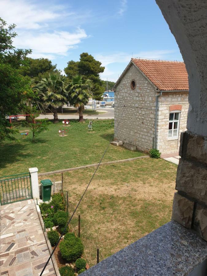 Apartments Martinovic By The Sea Kukljica Exterior photo